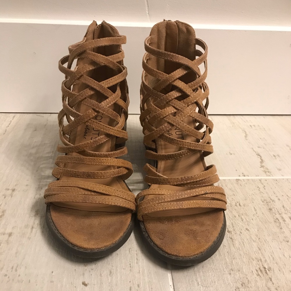 Strappy sandal